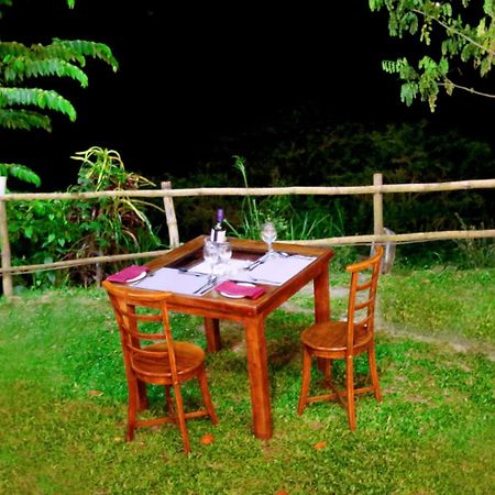 Hotel Mahaweli Spring Sirimalwatta Buitenkant foto