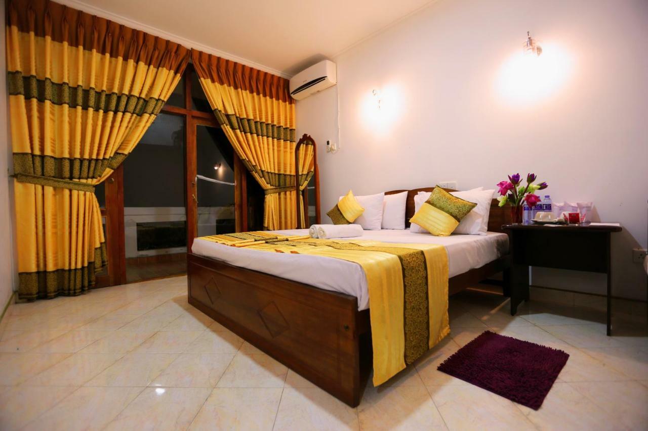 Hotel Mahaweli Spring Sirimalwatta Buitenkant foto