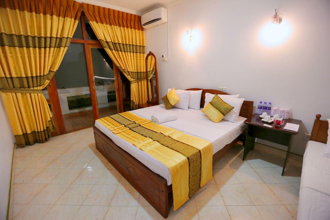 Hotel Mahaweli Spring Sirimalwatta Buitenkant foto