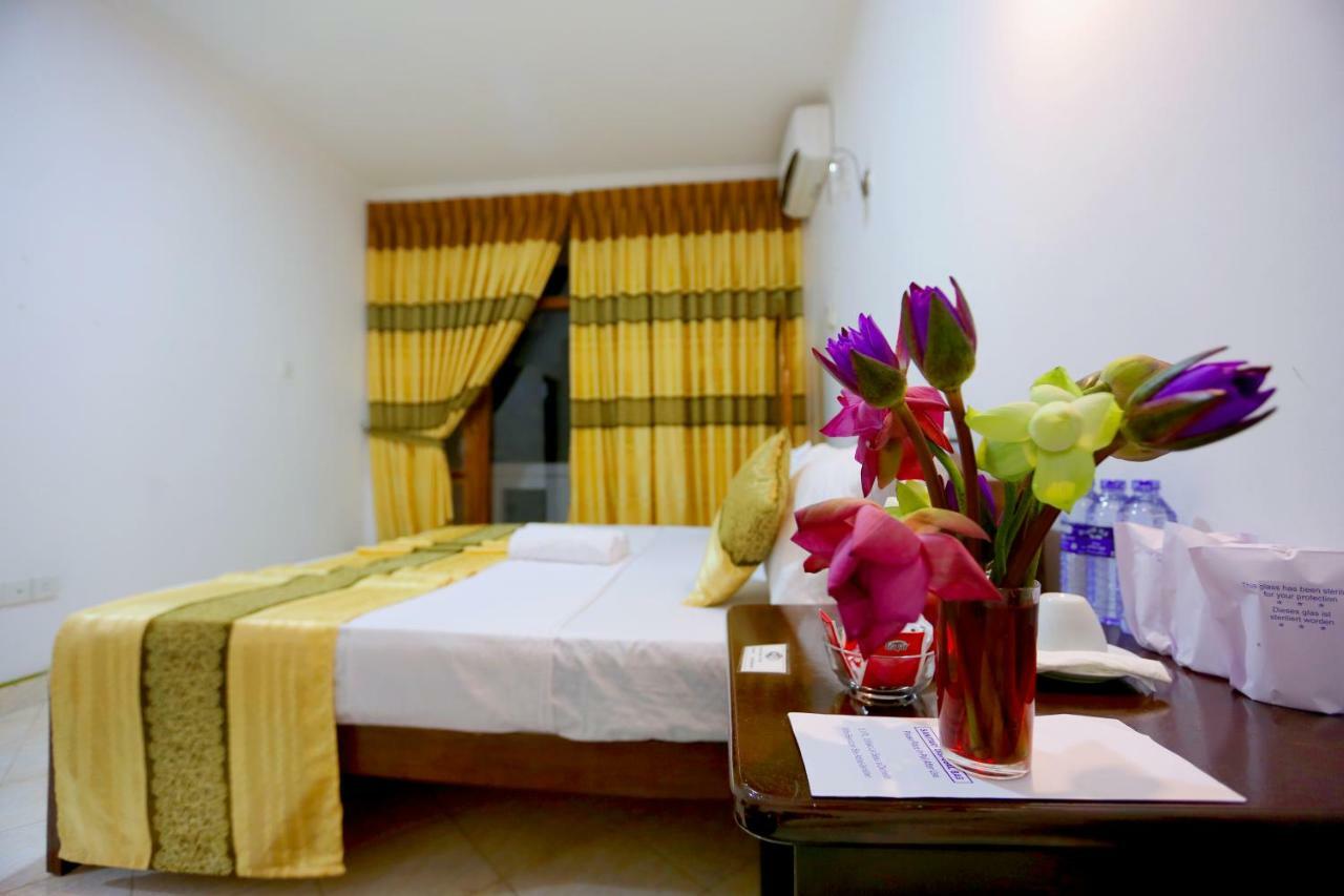 Hotel Mahaweli Spring Sirimalwatta Buitenkant foto
