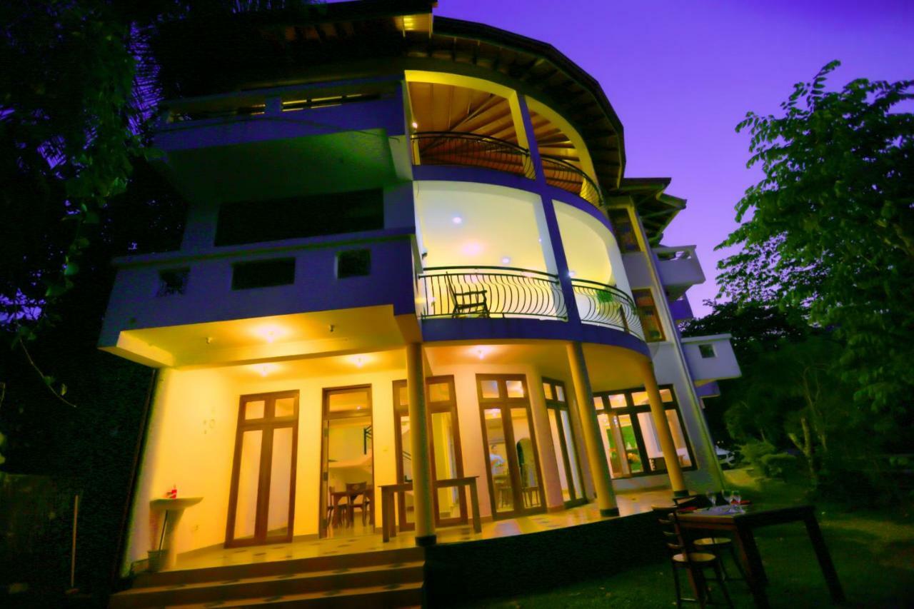 Hotel Mahaweli Spring Sirimalwatta Buitenkant foto