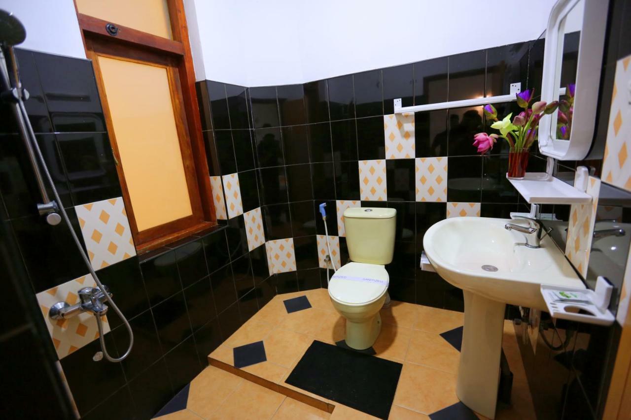 Hotel Mahaweli Spring Sirimalwatta Buitenkant foto