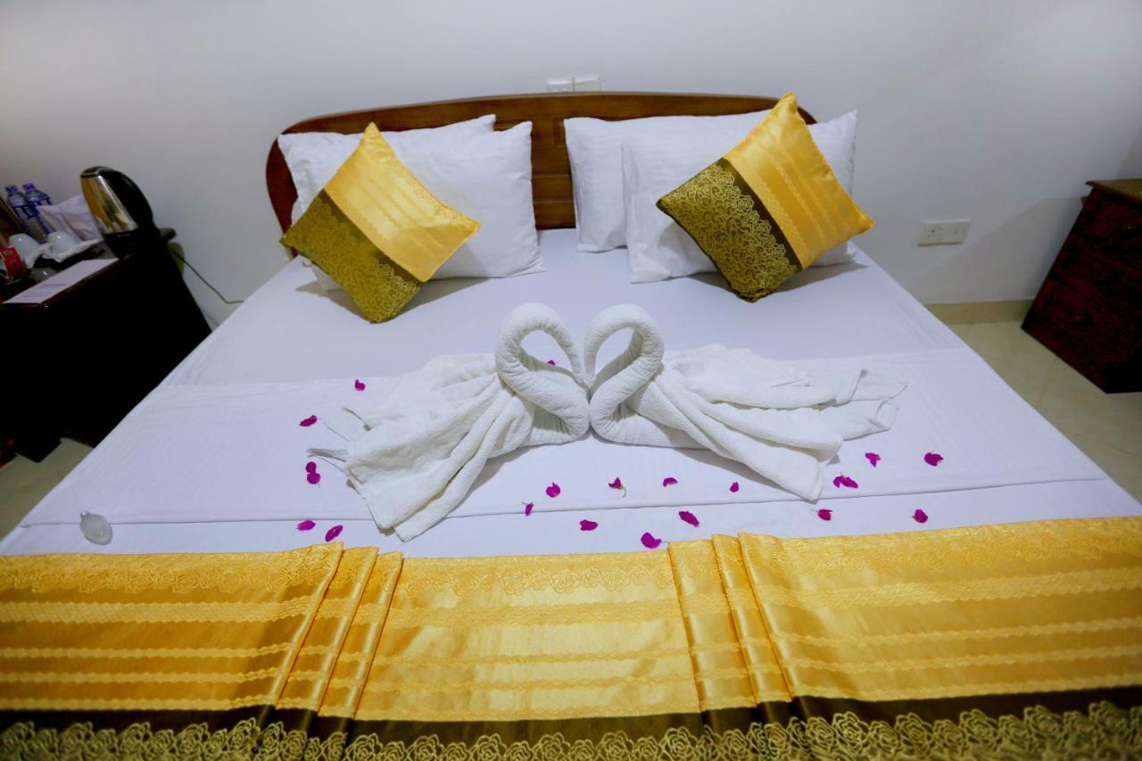 Hotel Mahaweli Spring Sirimalwatta Buitenkant foto