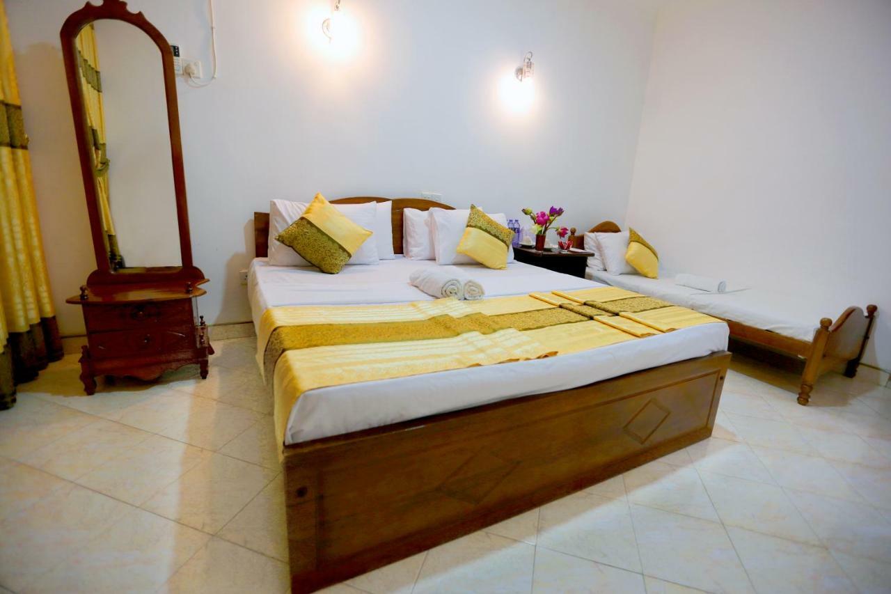 Hotel Mahaweli Spring Sirimalwatta Buitenkant foto