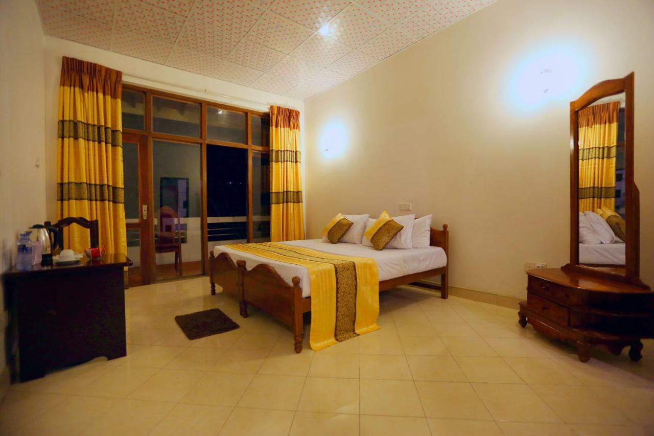 Hotel Mahaweli Spring Sirimalwatta Buitenkant foto