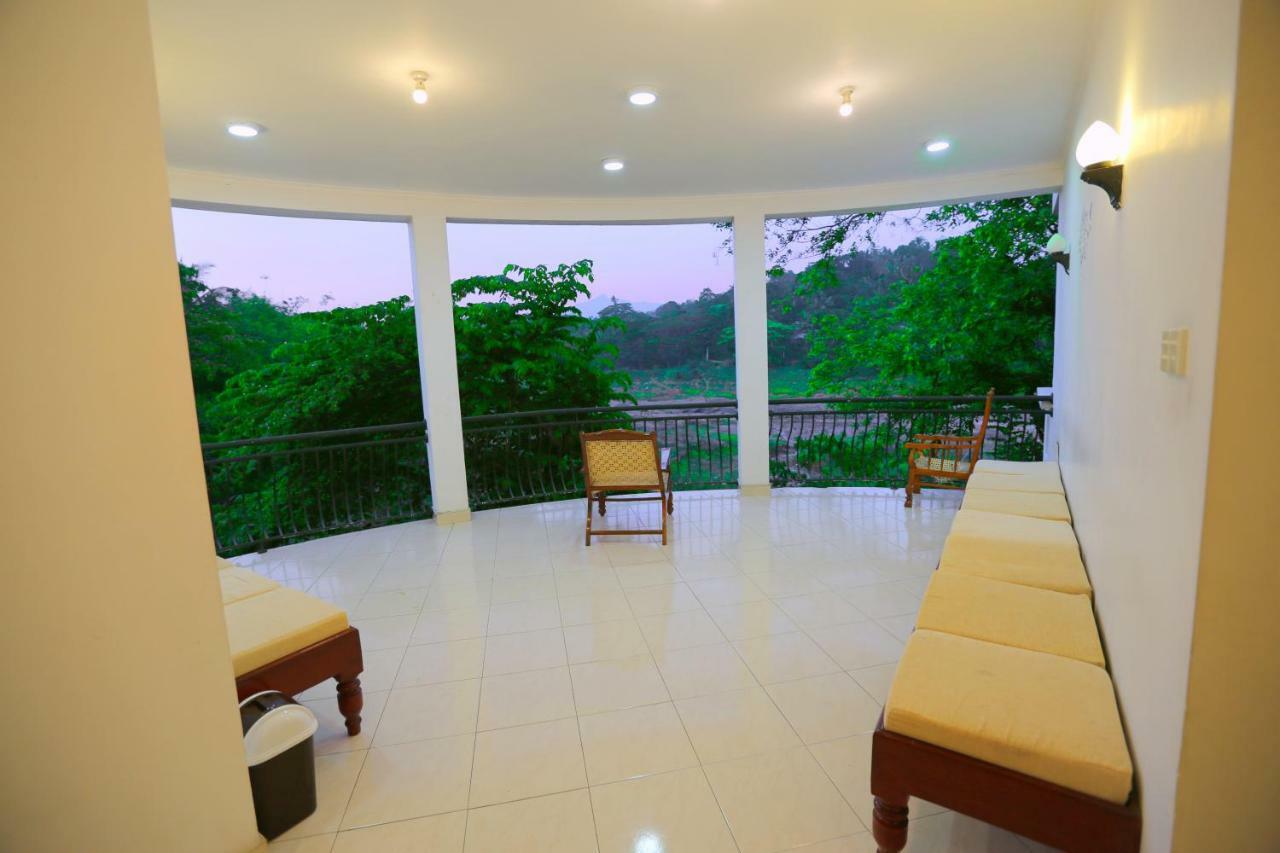 Hotel Mahaweli Spring Sirimalwatta Buitenkant foto