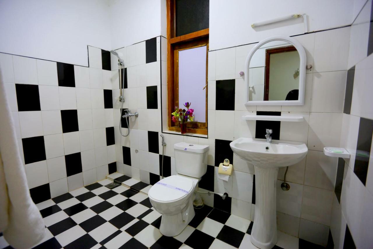 Hotel Mahaweli Spring Sirimalwatta Buitenkant foto