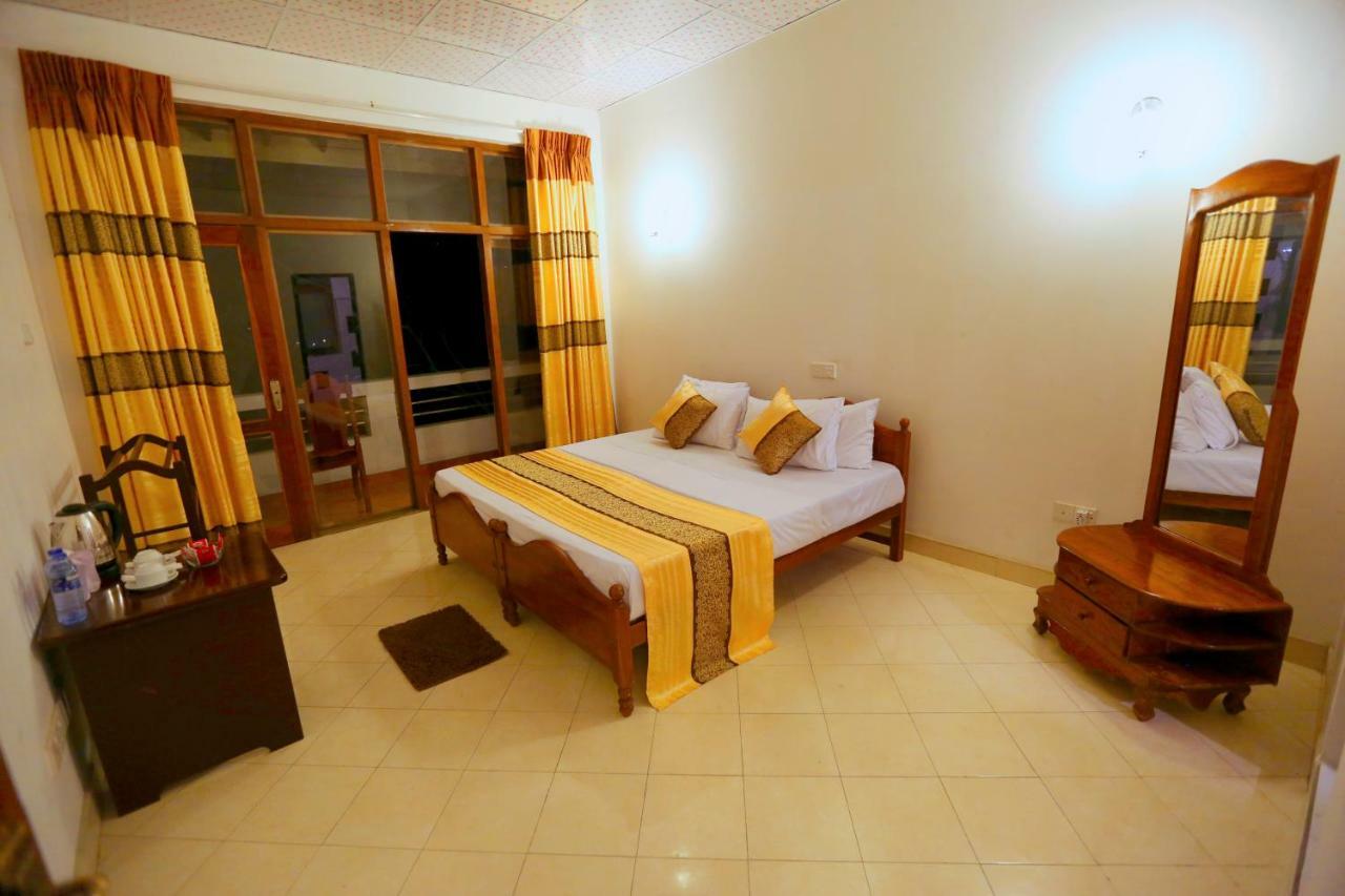Hotel Mahaweli Spring Sirimalwatta Buitenkant foto
