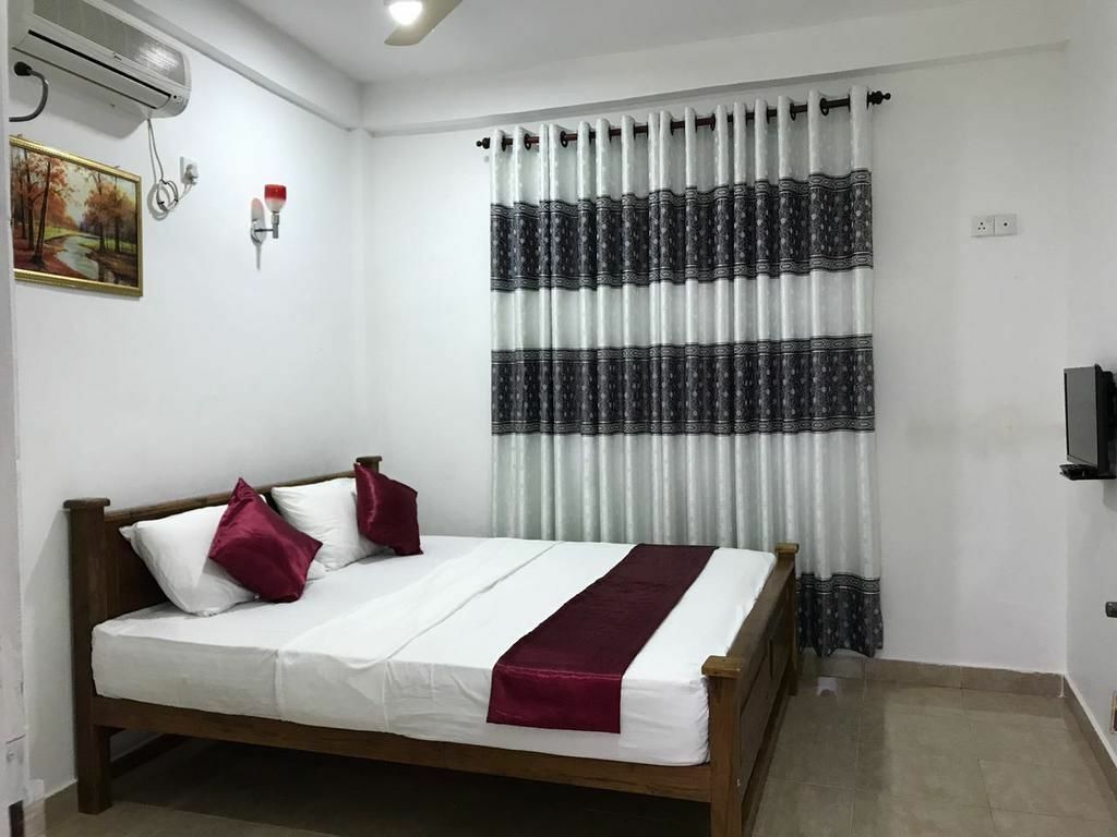 Hotel Mahaweli Spring Sirimalwatta Buitenkant foto